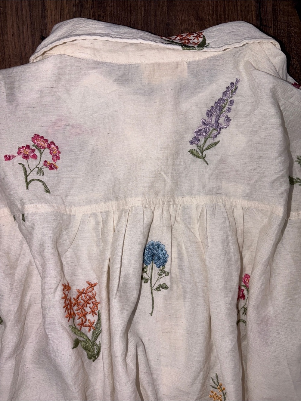 NWT entro Cream Floral Embroidered Button-Front Blouse - Picture 11 of 11